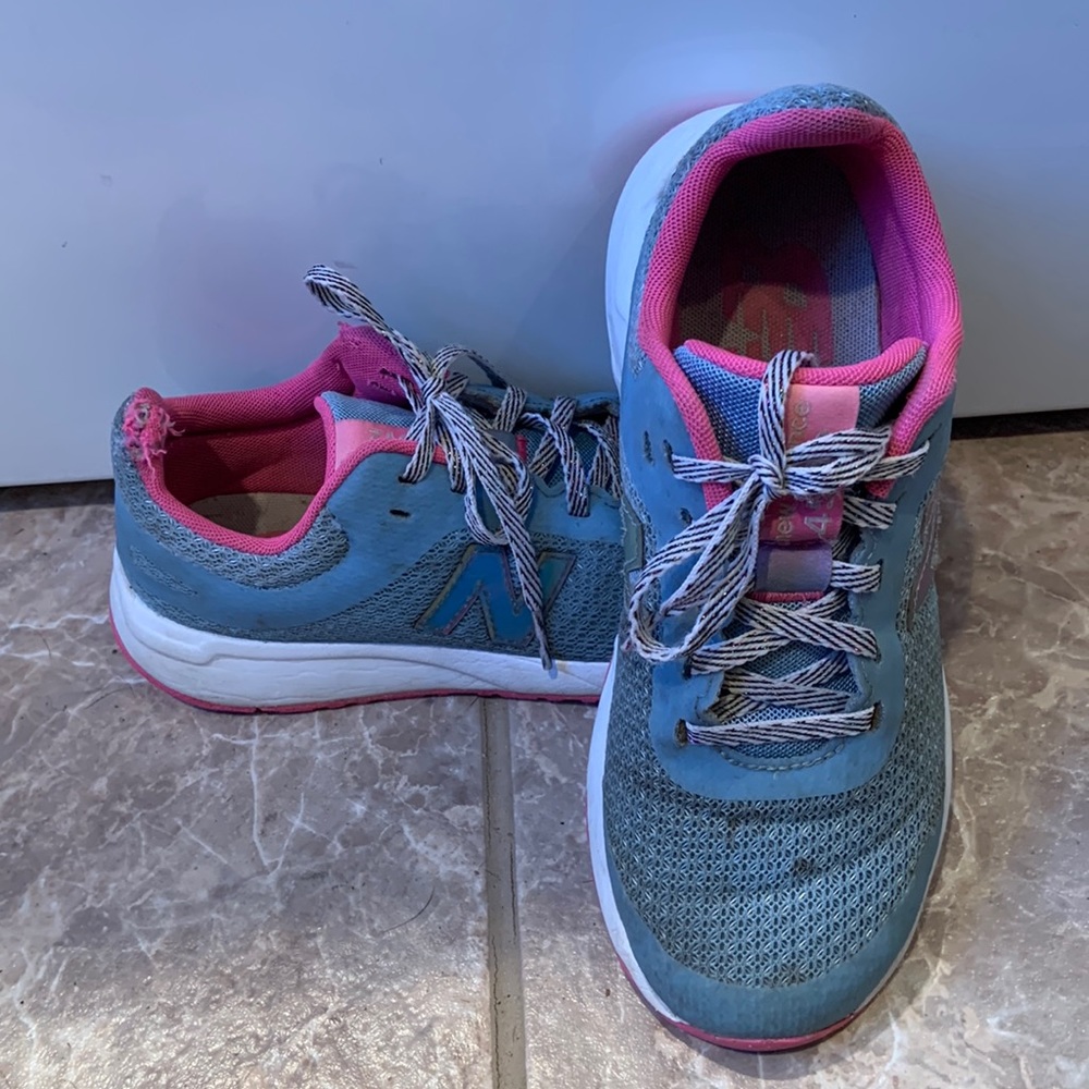 Girls New Balance tennis shoes